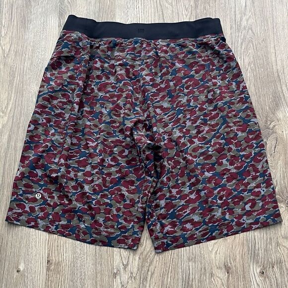Lululemon Mens Assert Shorts Size L Red Leopard Print Cross-training Activewear - Picture 8 of 10